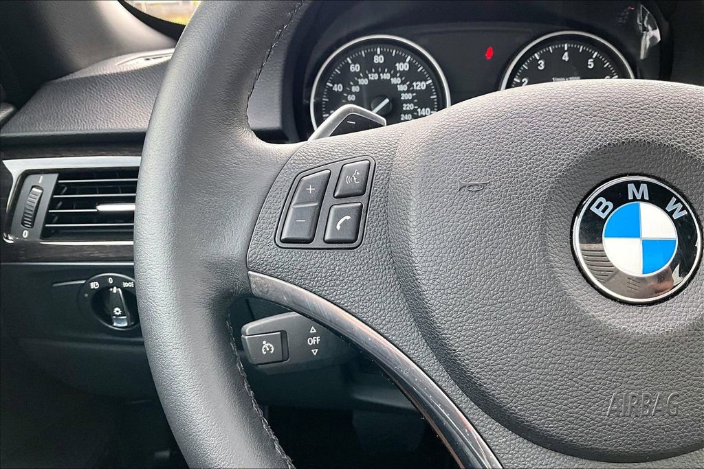 Used 2011 BMW 335i Convertible image 25