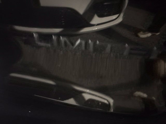 Used 2025 Chrysler Pacifica Limited FWD image 13