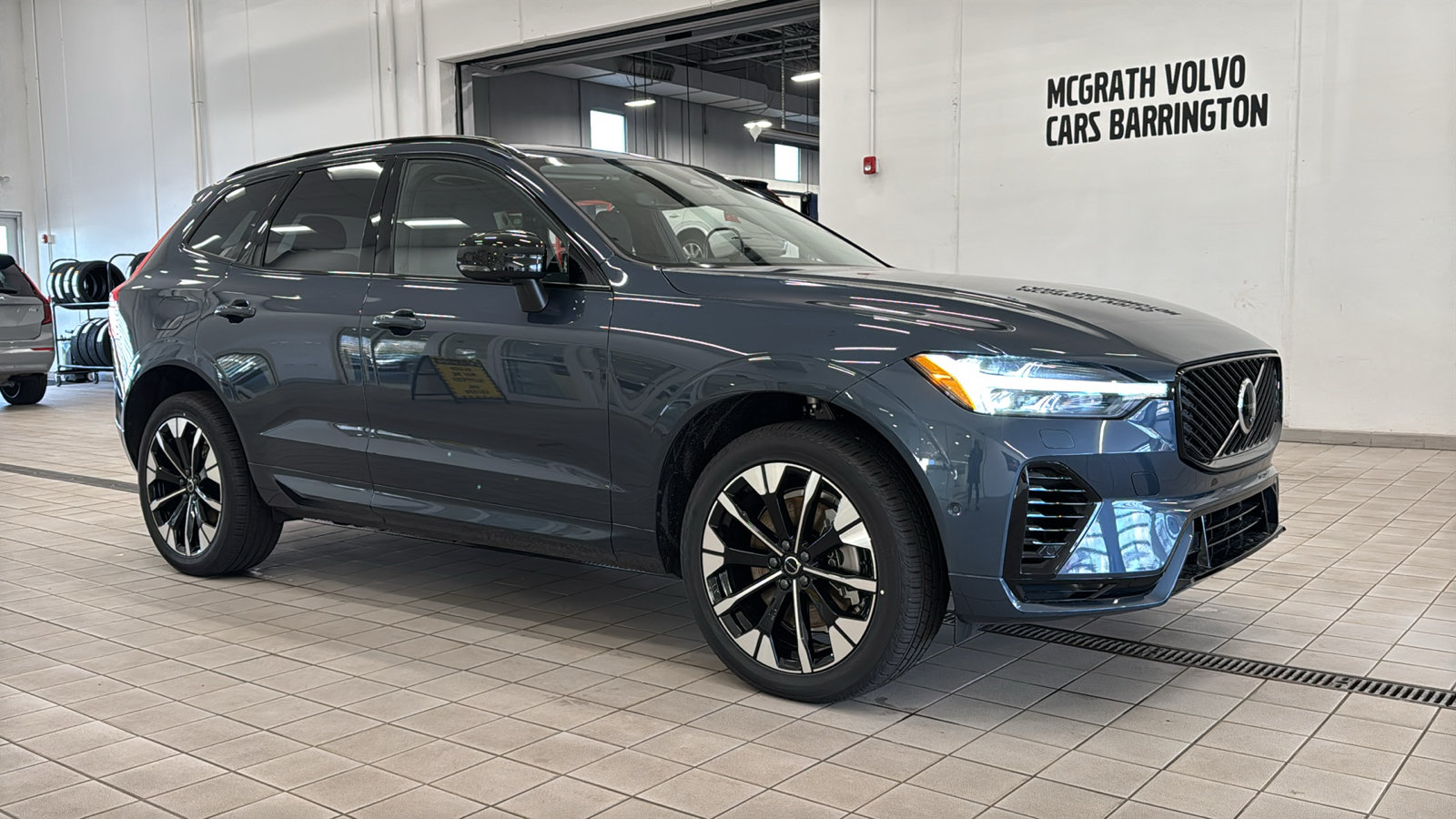 New 2026 Volvo XC60 T8 Plus w/ Climate Package AWD/4WD image 3