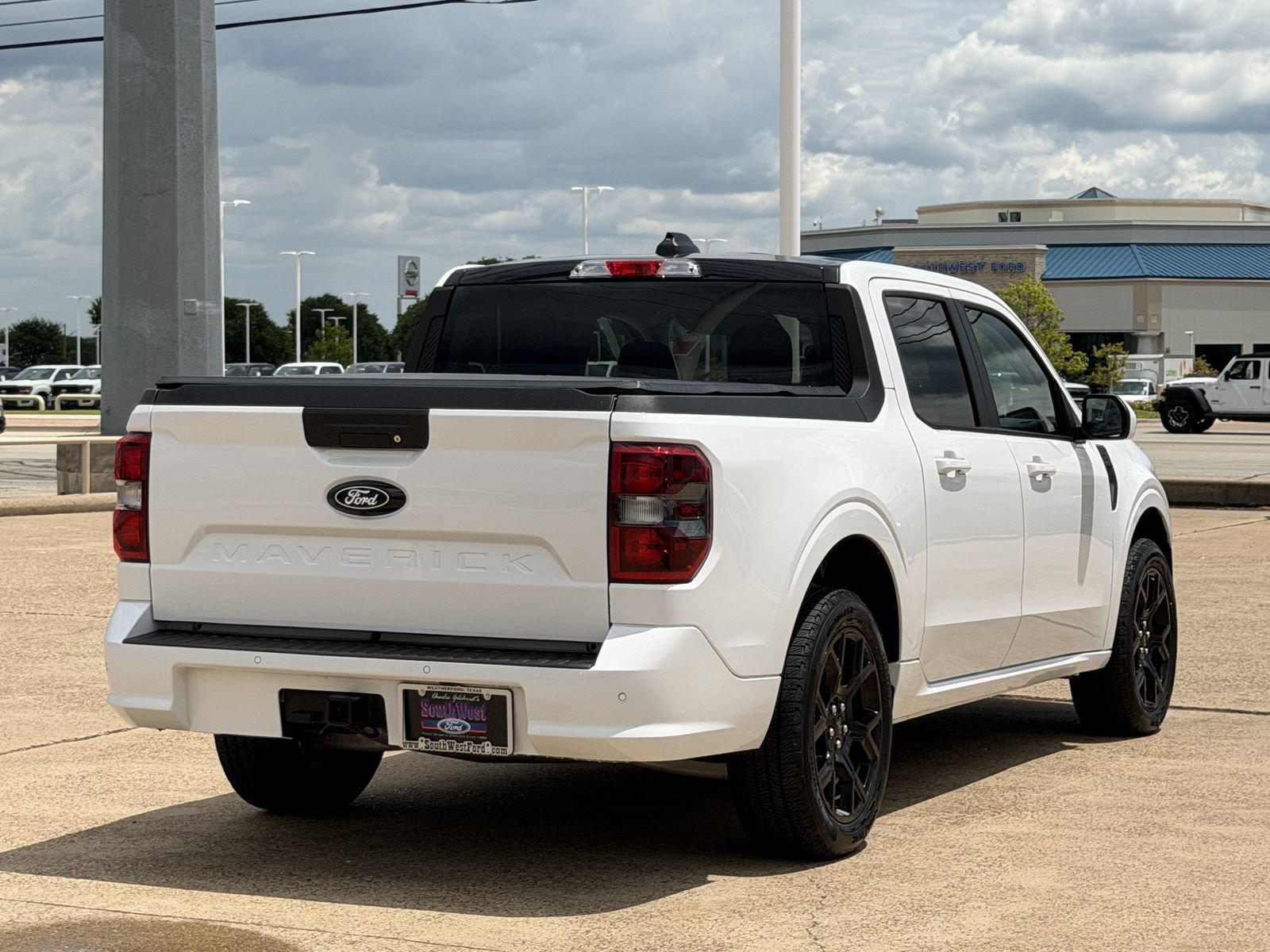 Used 2025 Ford Maverick Lobo AWD/4WD image 4