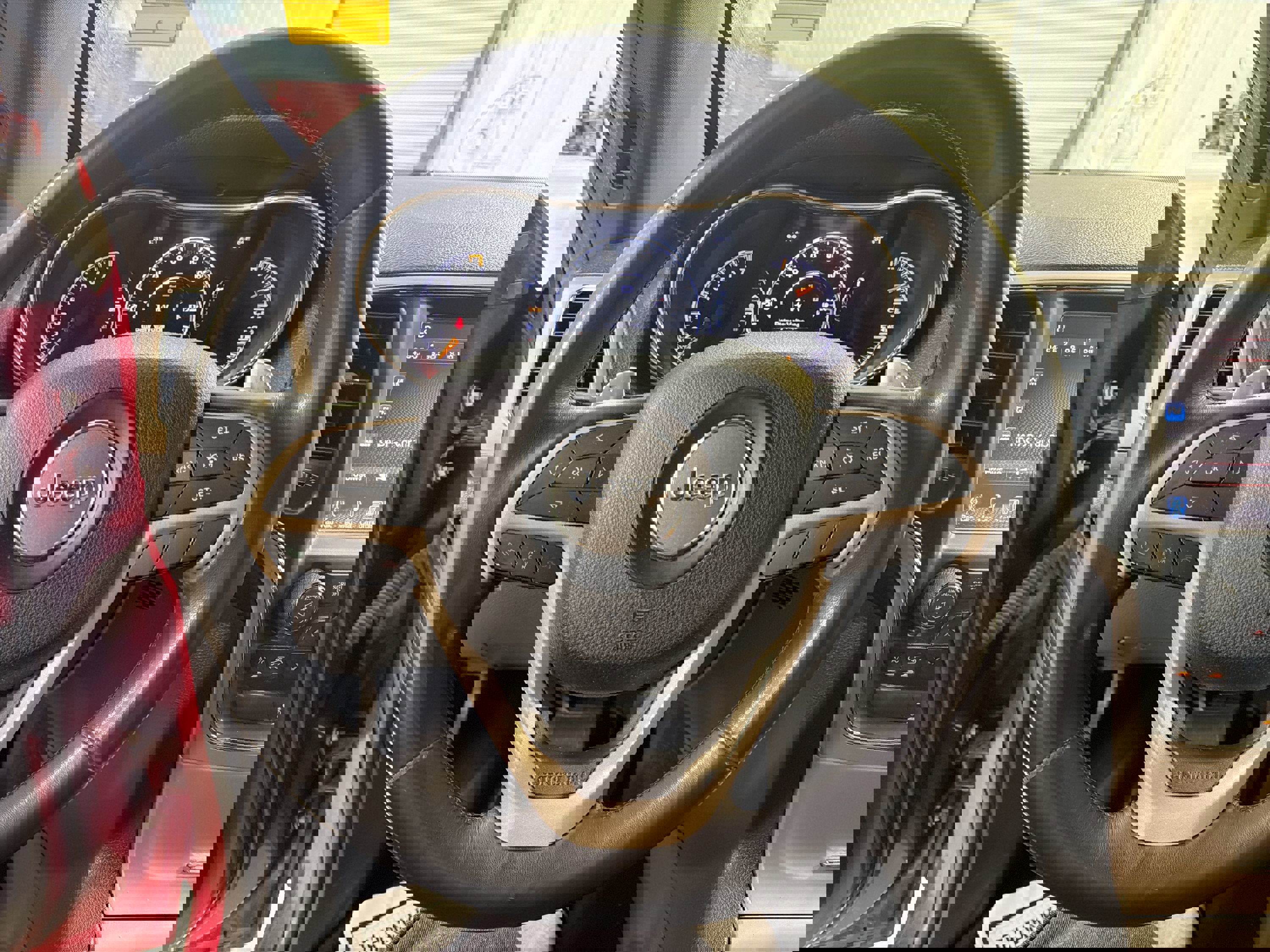 Used 2015 Jeep Grand Cherokee Altitude image 13