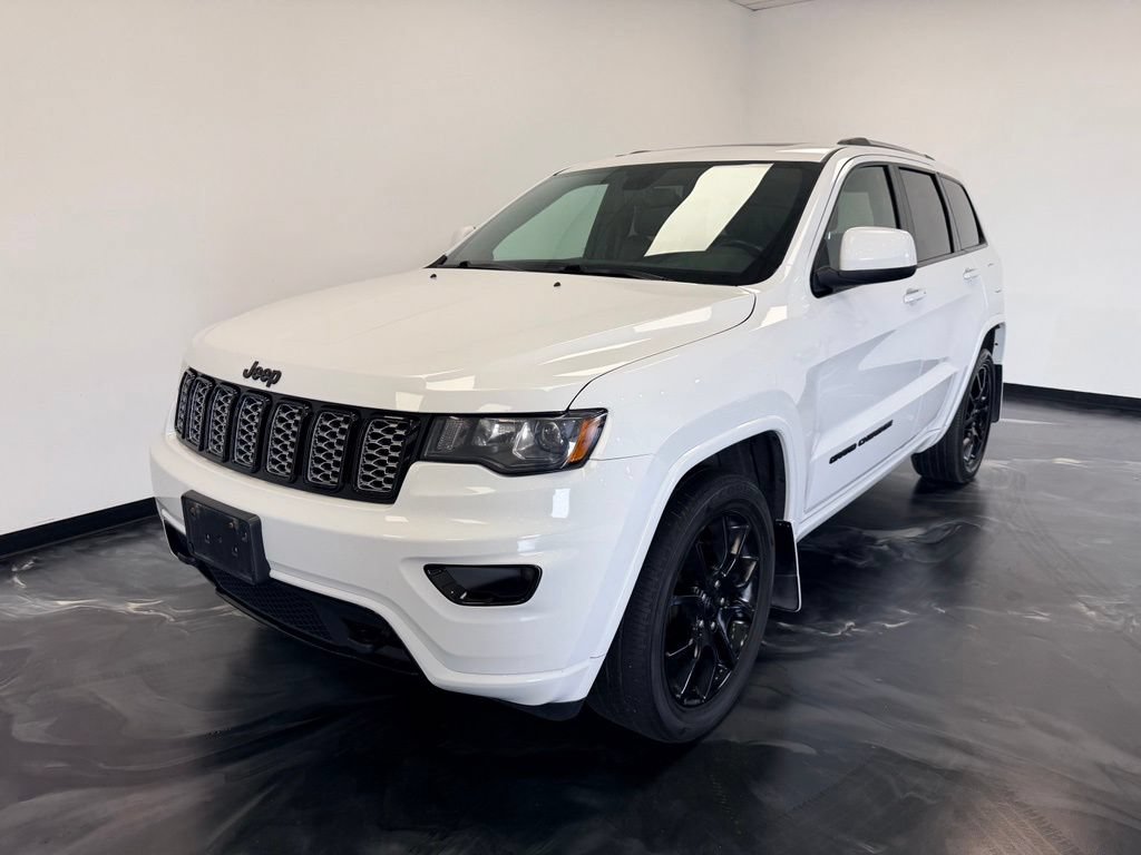Used 2020 Jeep Grand Cherokee Altitude AWD/4WD image 4