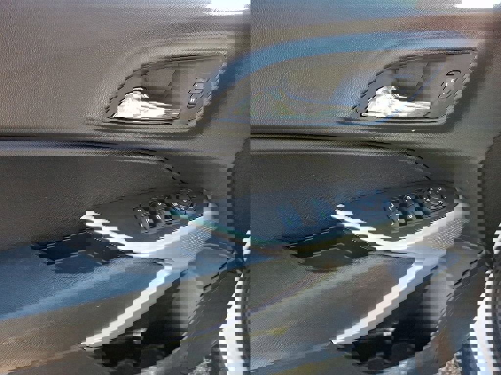 Used 2024 Chevrolet Trax LS image 18