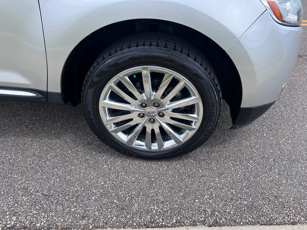 Used 2013 Lincoln MKX FWD image 26