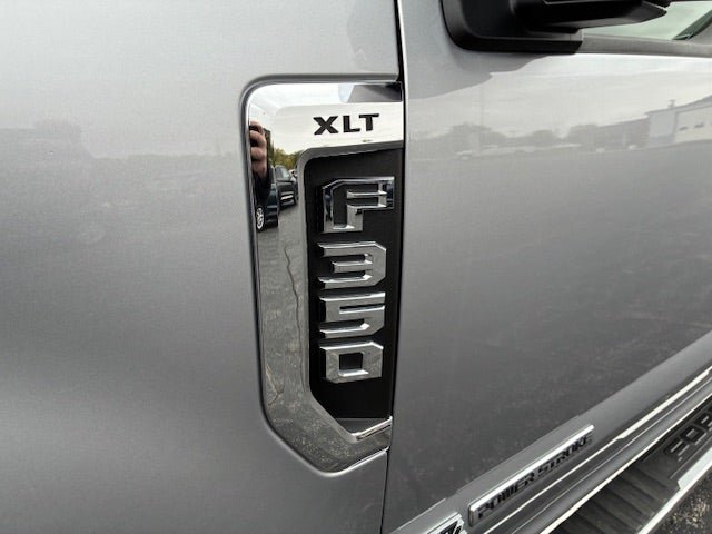 Used 2022 Ford F350 XLT w/ XLT Premium Package AWD/4WD image 8