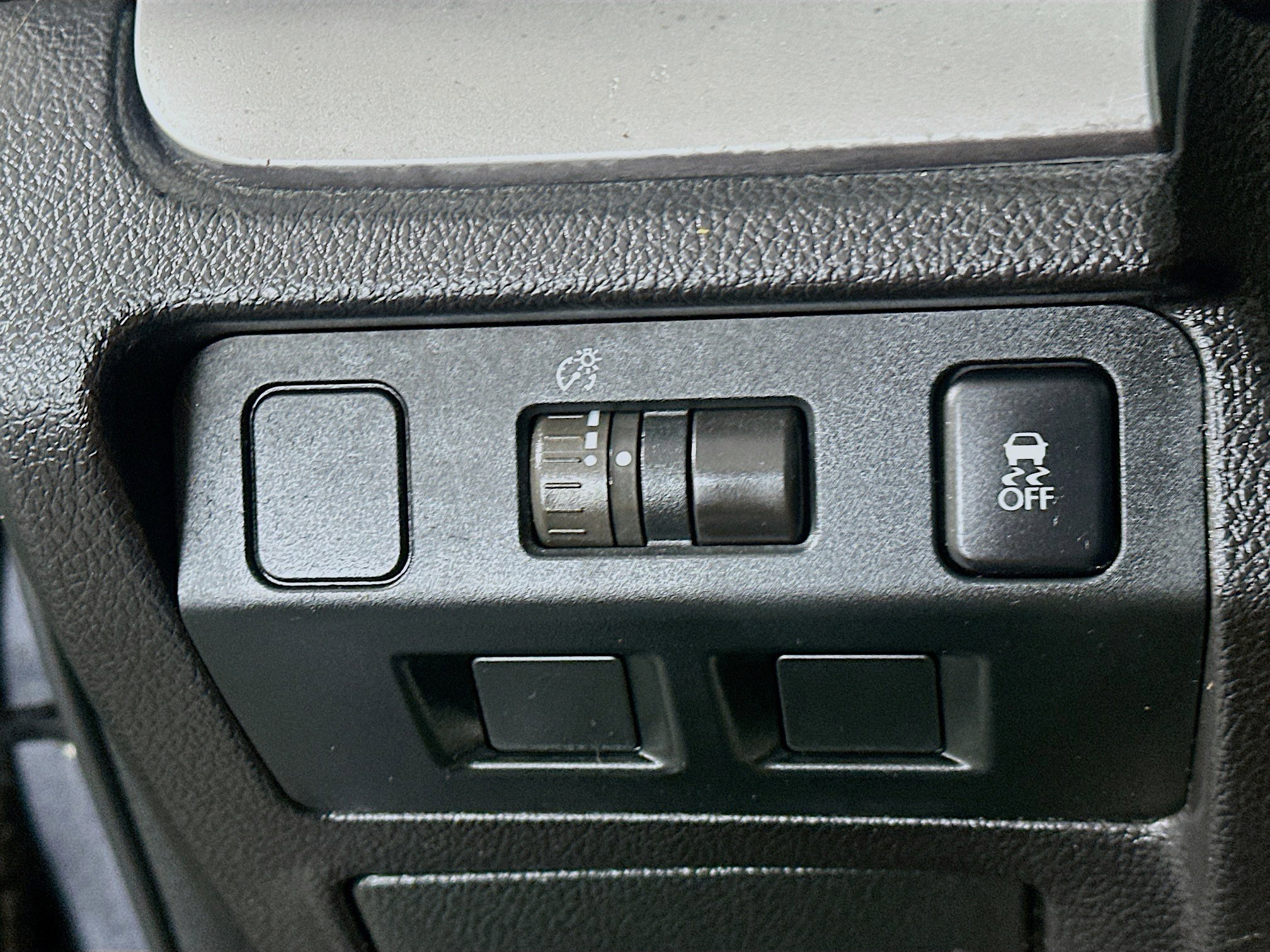 Used 2014 Subaru Impreza 2.0i Premium w/ All-Weather Package w/CVT image 16