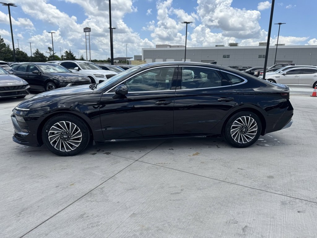 New 2025 Hyundai Sonata Limited image 8