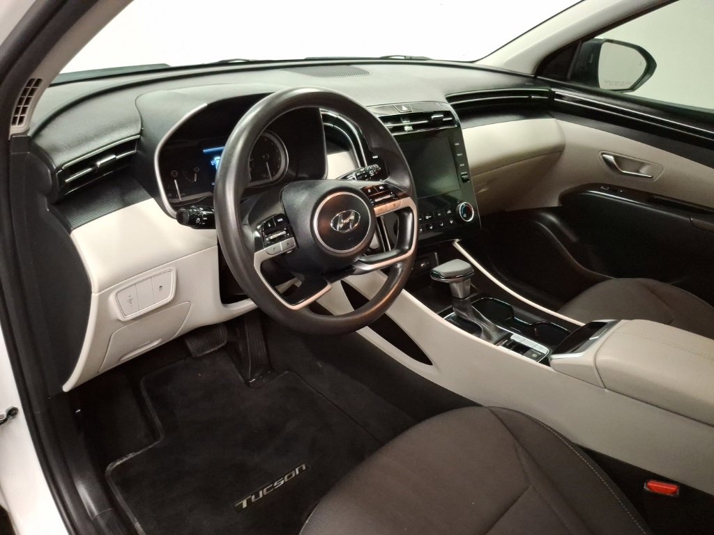 Used 2023 Hyundai Tucson SE image 16
