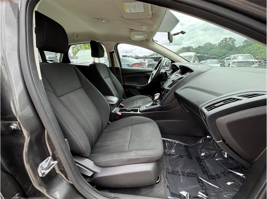 Used 2015 Ford Focus SE w/ SE Sport Package FWD image 28