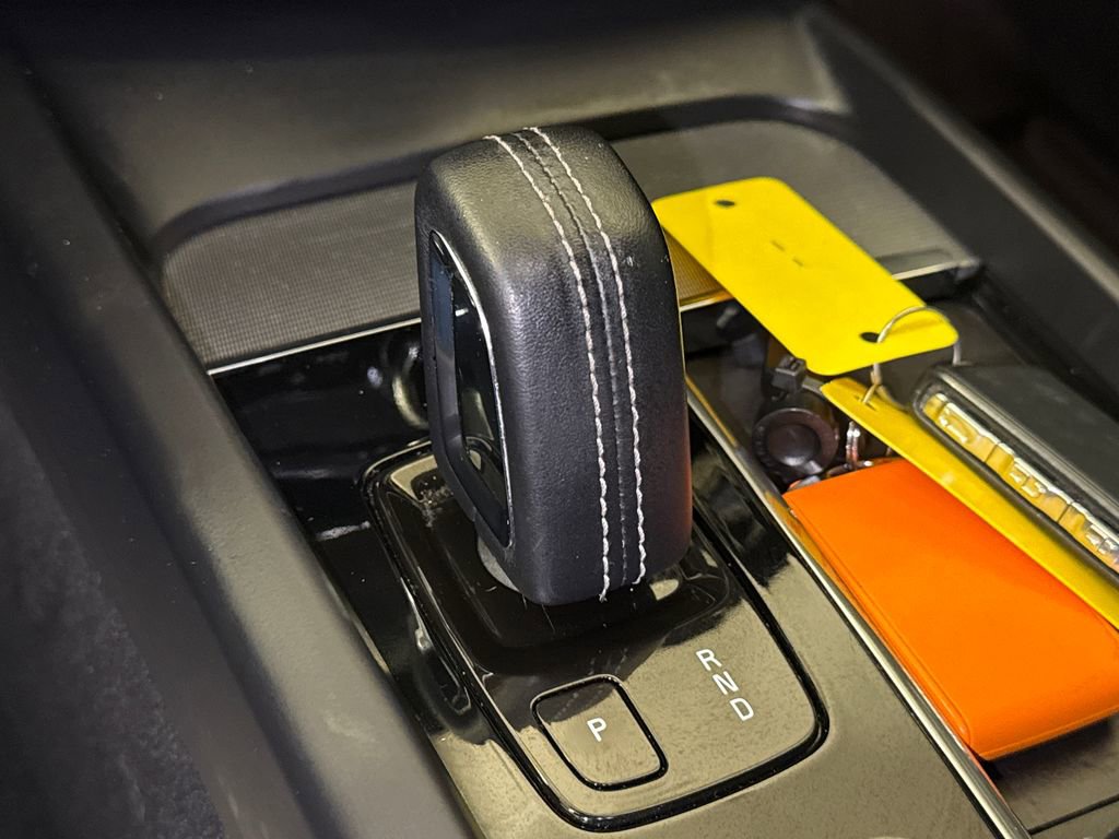 Used 2022 Volvo XC60 B5 R-Design w/ Protection Package Premier image 28