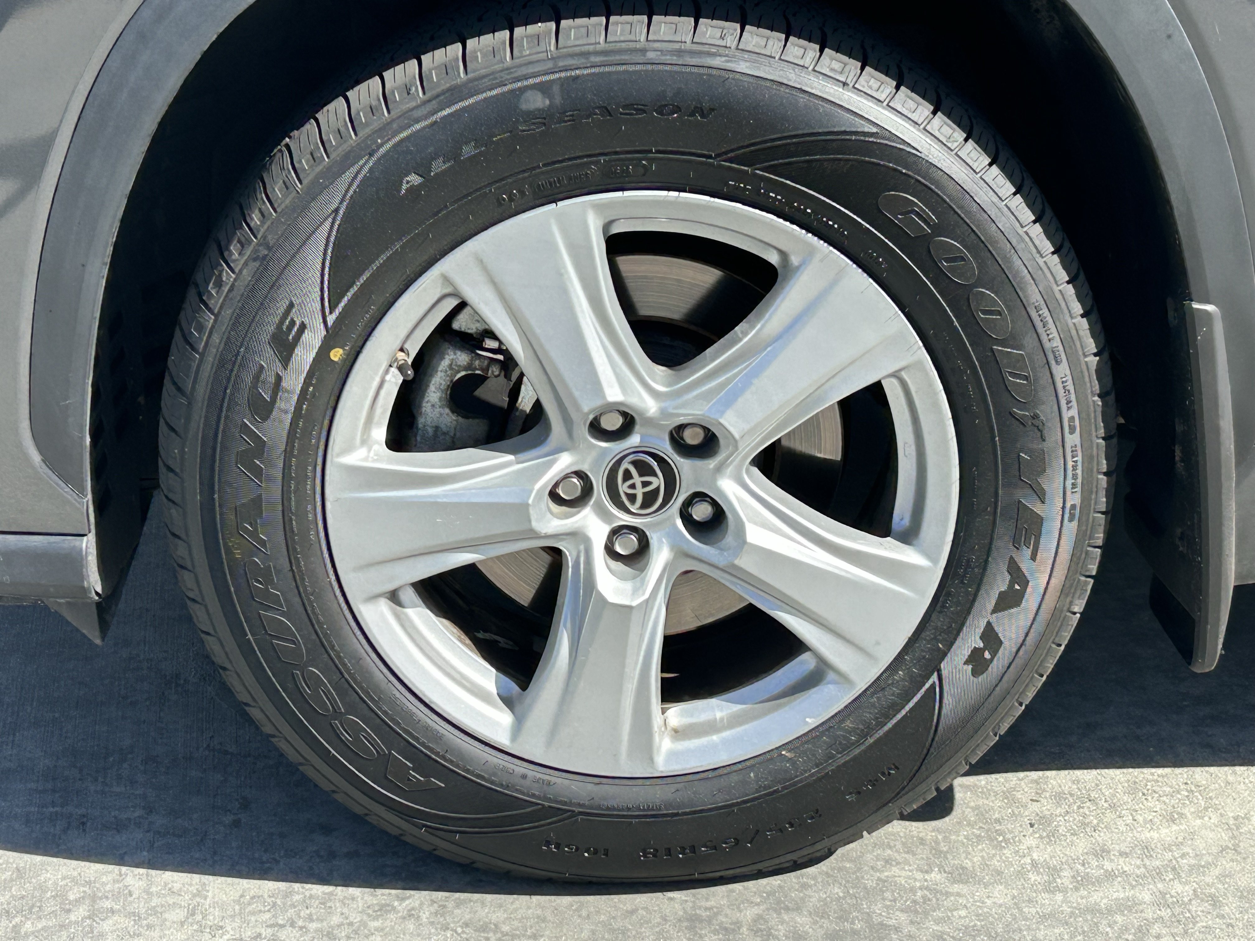 Certified 2023 Toyota Highlander LE FWD image 8