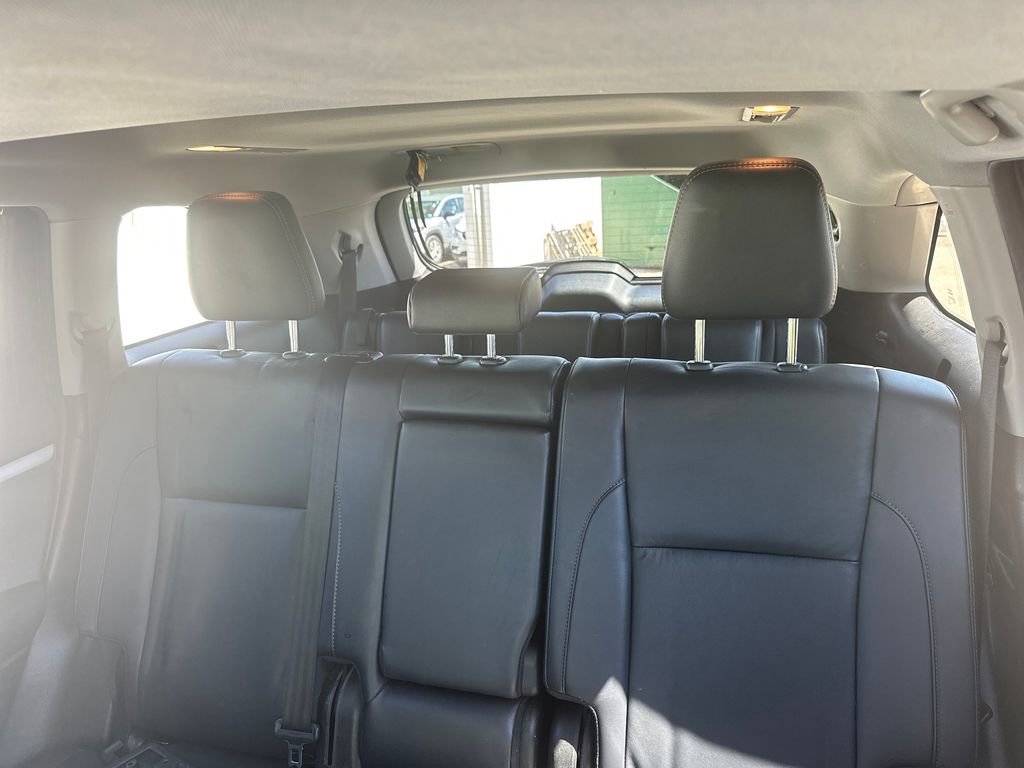 Used 2019 Toyota Highlander XLE AWD/4WD image 17