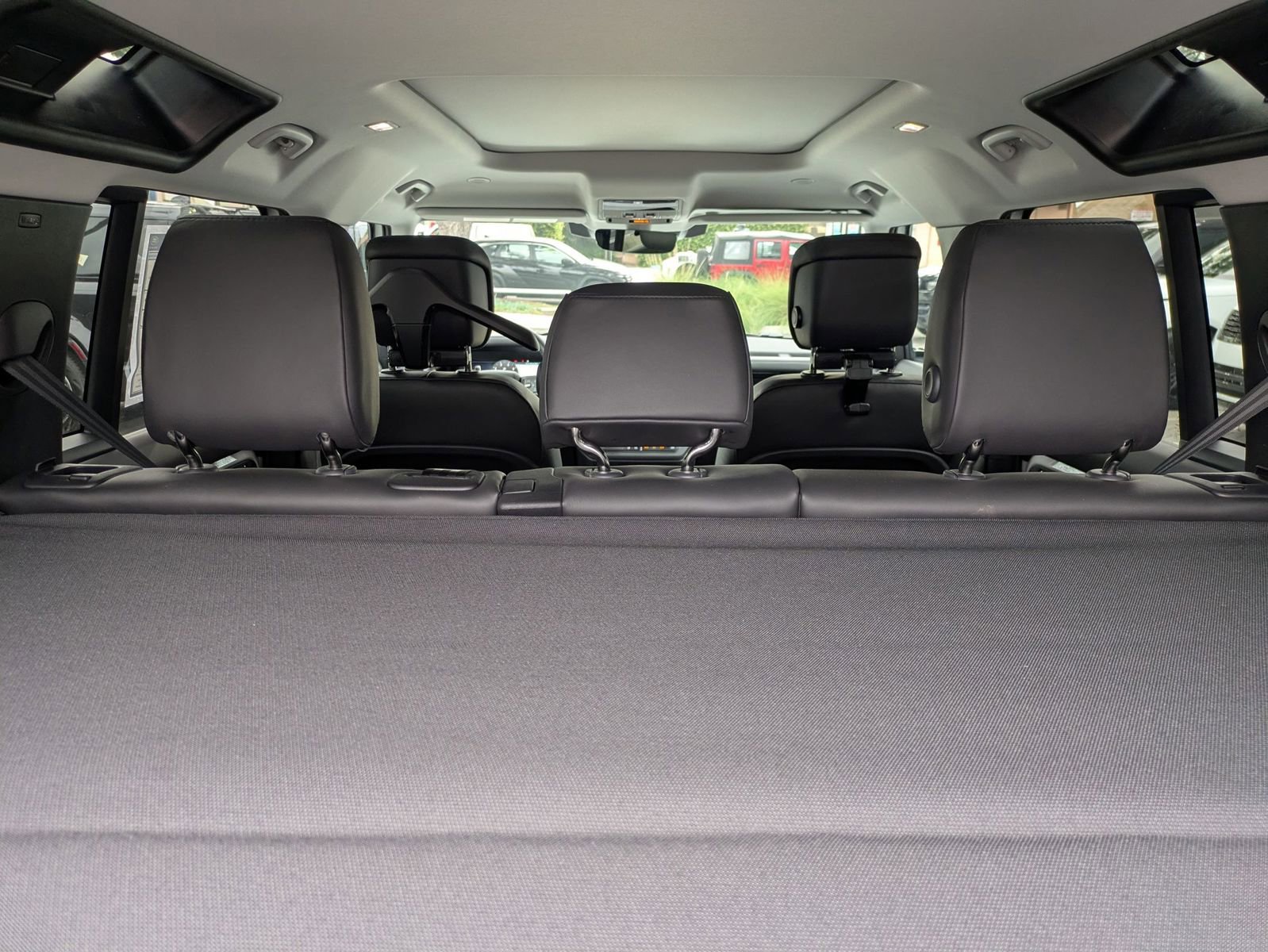 New 2026 Land Rover Defender 110 X-Dynamic SE image 30