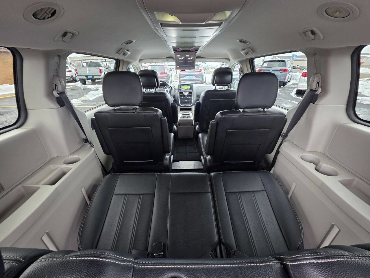 Used 2016 Chrysler Town & Country Touring image 22