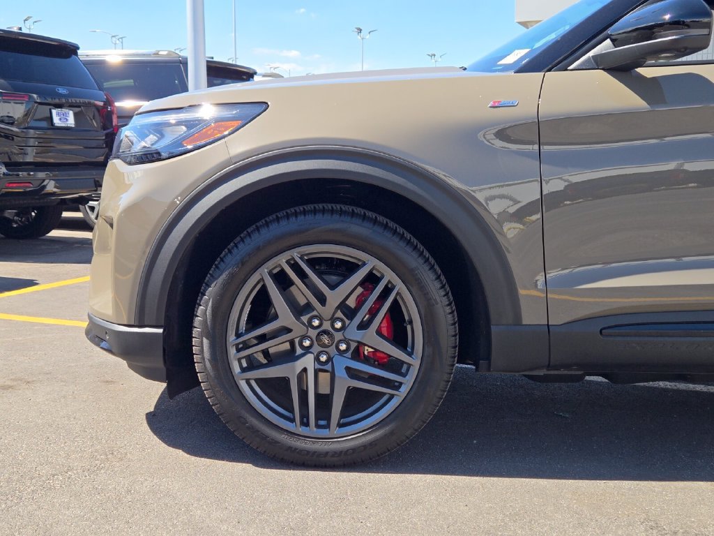 New 2026 Ford Explorer ST-Line w/ ST-Line Street Pack RWD image 8