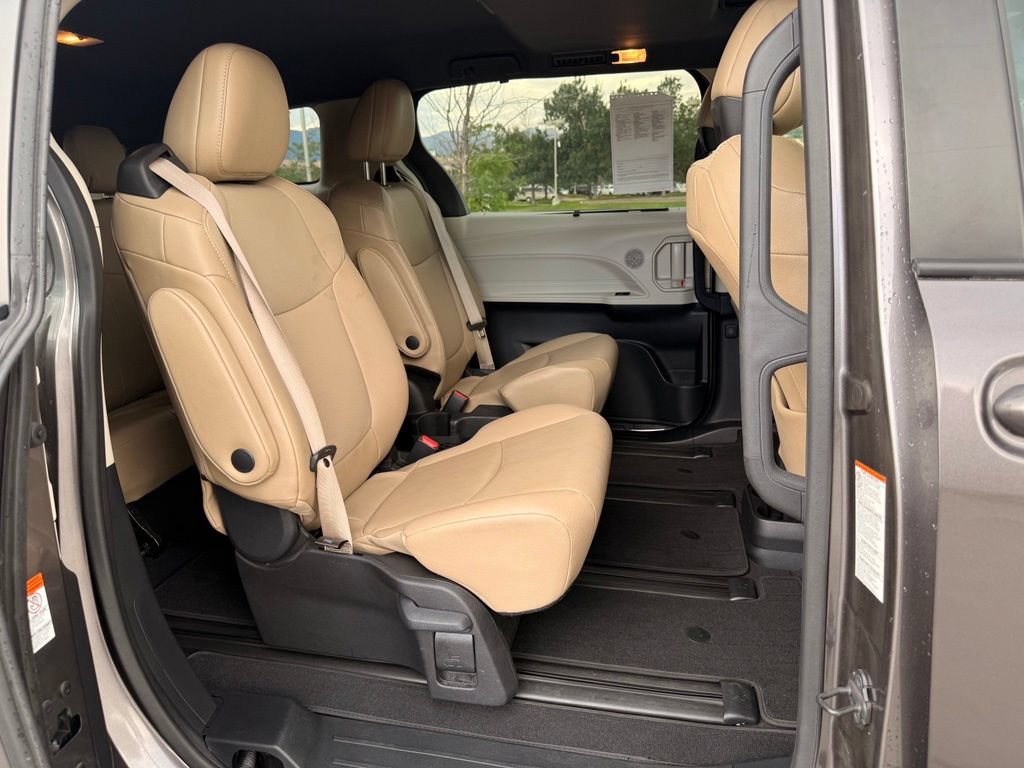 Used 2023 Toyota Sienna XLE w/ XLE Plus Package AWD/4WD image 28