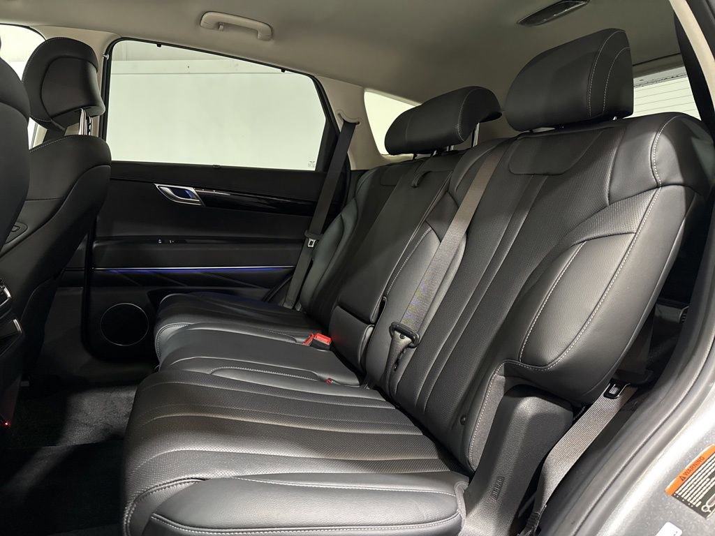 Used 2025 Genesis GV80 2.5T image 36