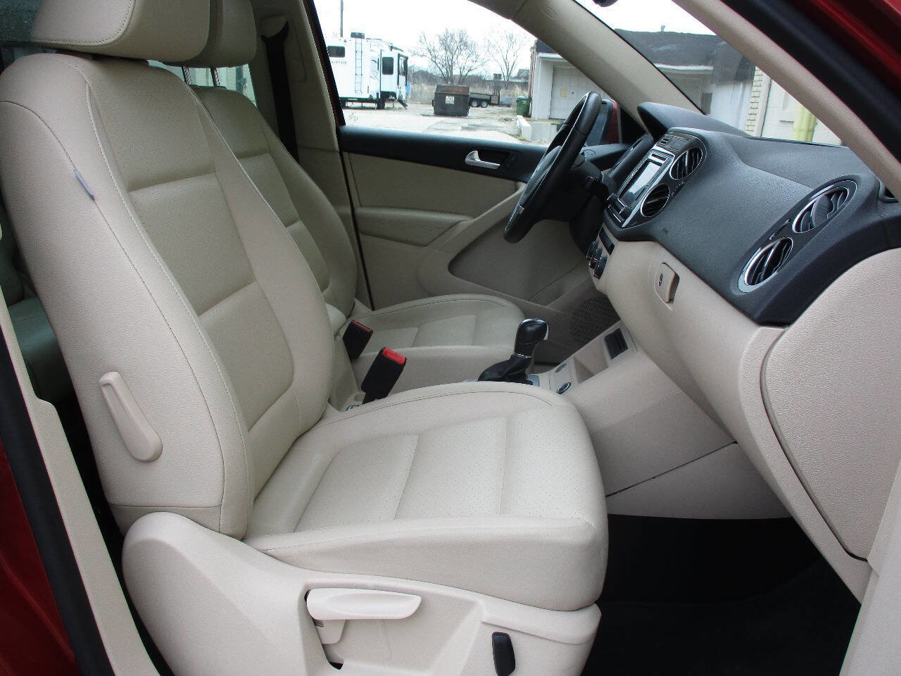 Used 2016 Volkswagen Tiguan SE image 23