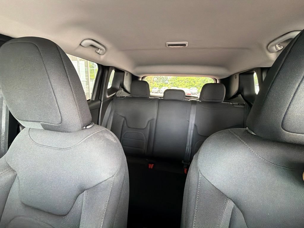 Used 2019 Jeep Renegade Latitude w/ Cold Weather Group AWD/4WD image 37