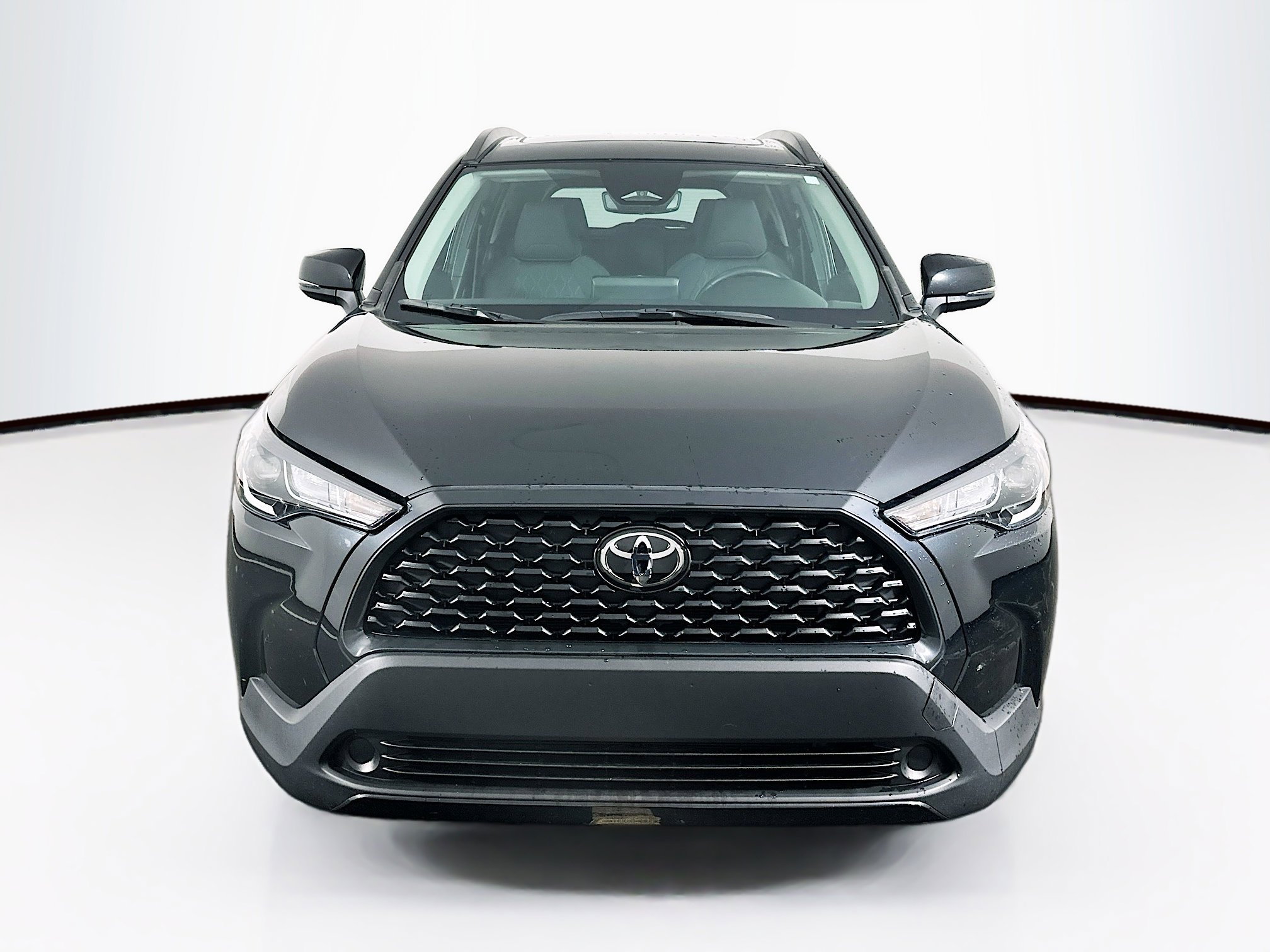 Used 2024 Toyota Corolla Cross LE image 2