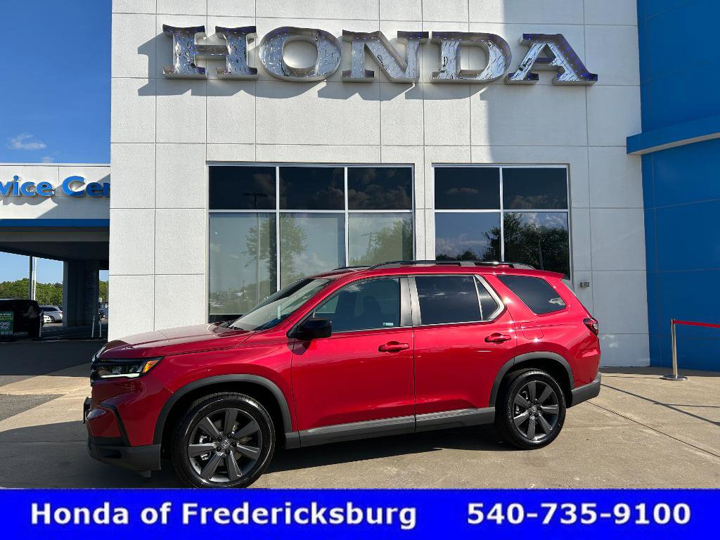 Used 2025 Honda Pilot Sport image 1