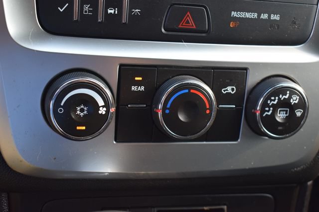 Used 2015 GMC Acadia SLE AWD/4WD image 24