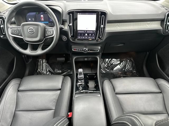 Certified 2025 Volvo XC40 B5 Plus AWD/4WD image 13