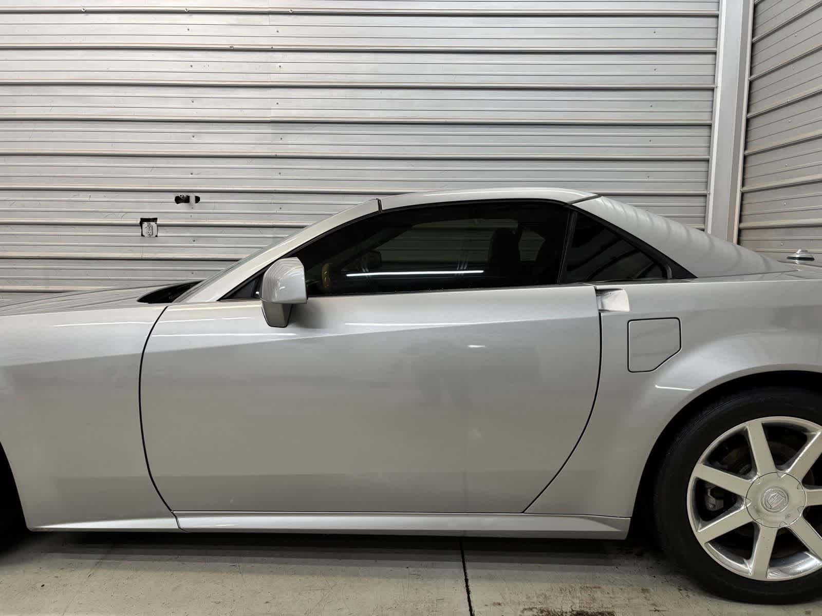 Used 2005 Cadillac XLR RWD image 9