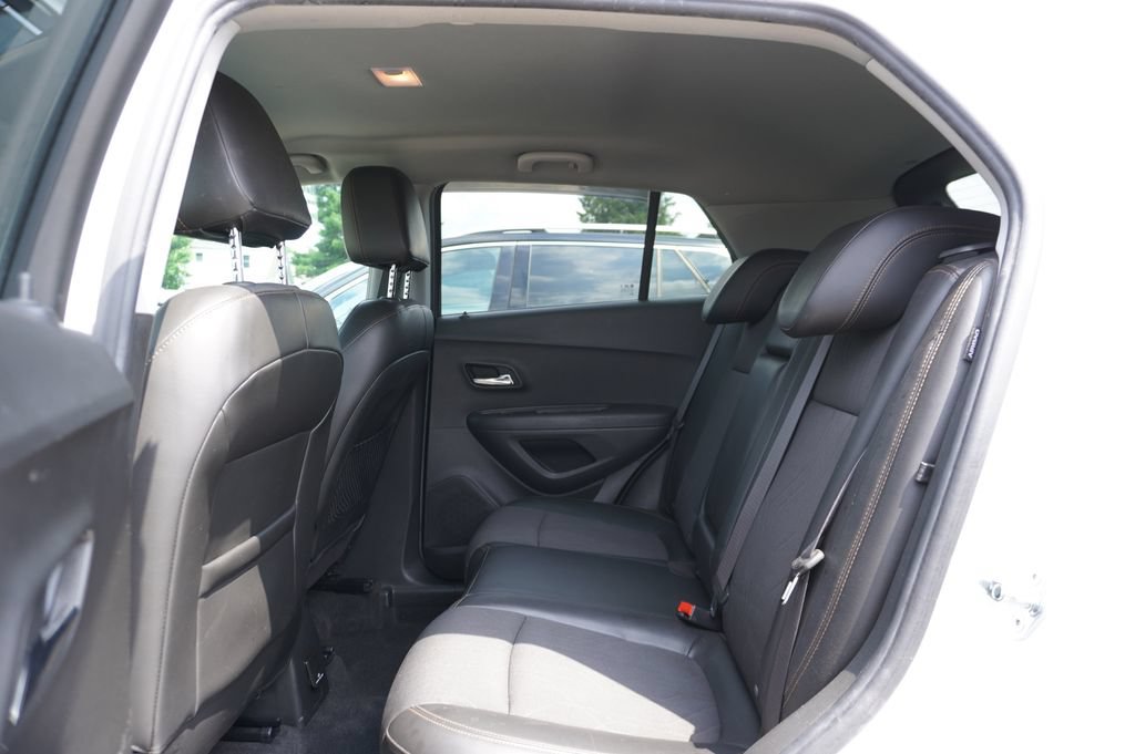Used 2017 Chevrolet Trax LT w/ LT Convenience Package AWD/4WD image 4