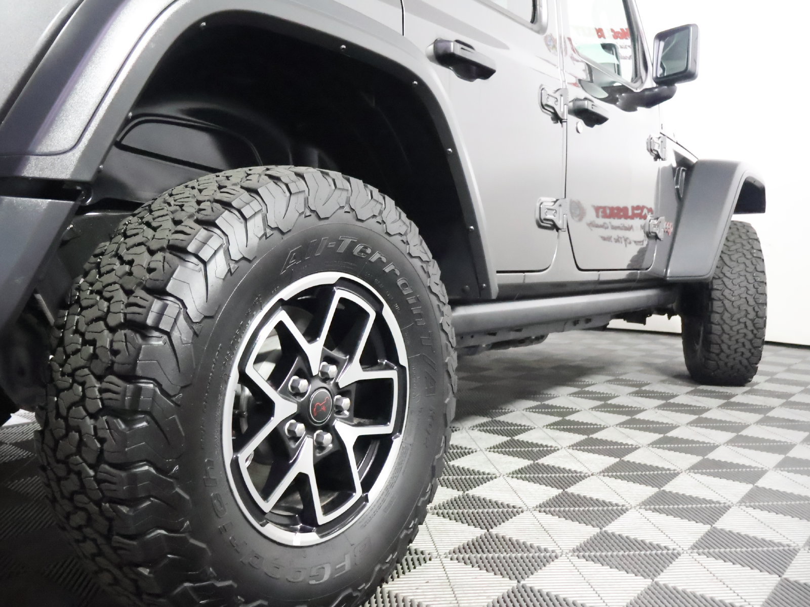 Used 2025 Jeep Wrangler Unlimited Rubicon AWD/4WD image 8