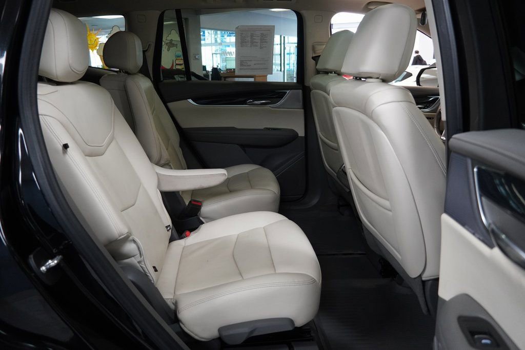 Used 2023 Cadillac XT6 Premium Luxury image 32