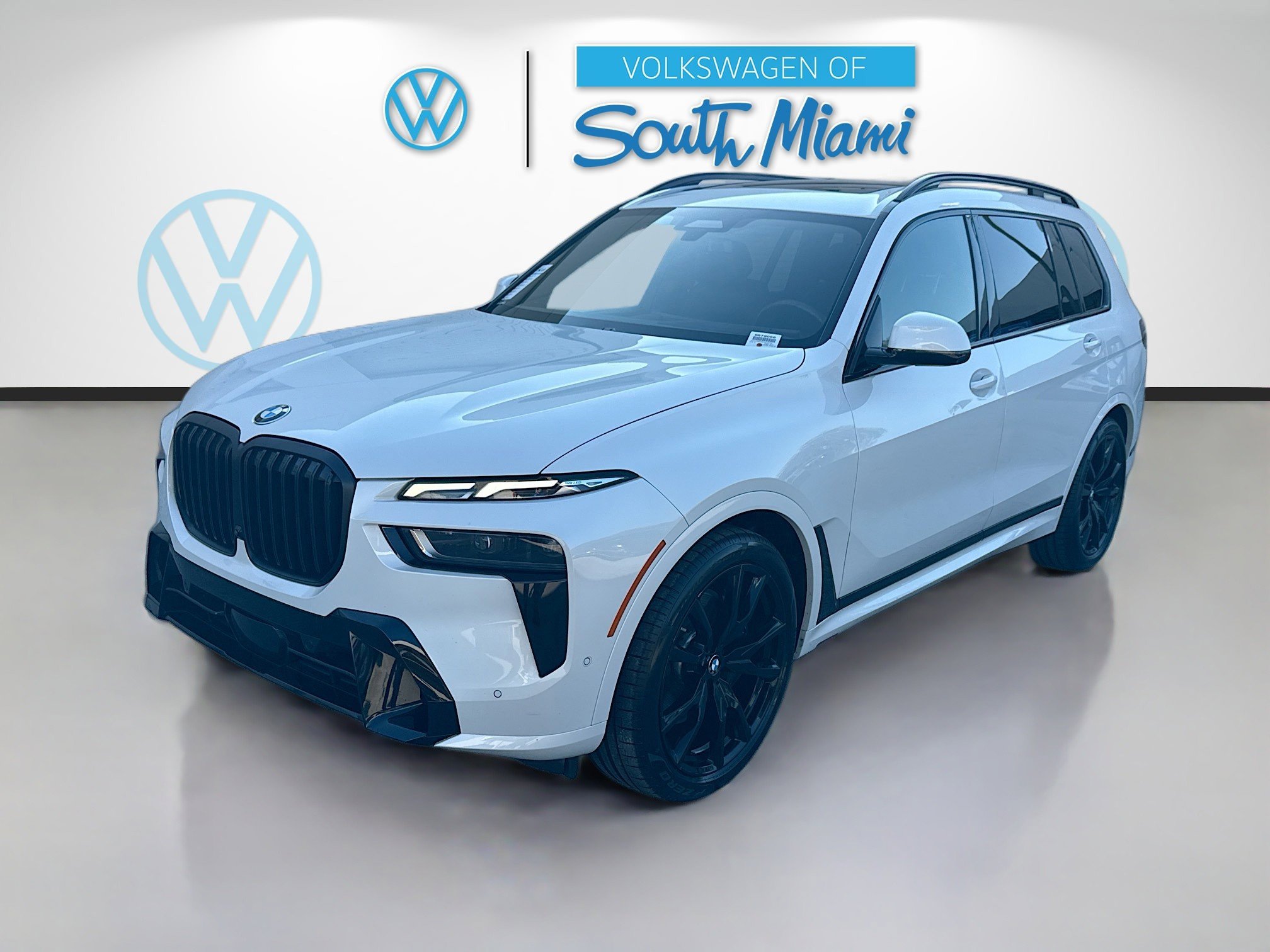 Used 2023 BMW X7 xDrive40i w/ M Sport Package image 3