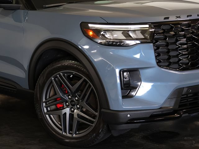 Used 2025 Ford Explorer ST AWD/4WD image 8