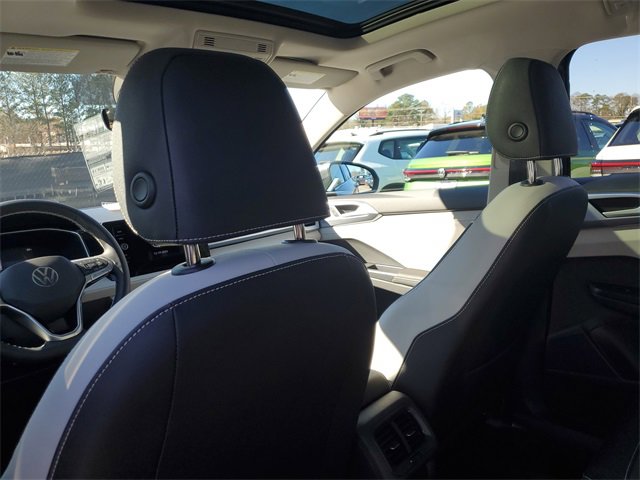 New 2026 Volkswagen Taos SE image 11