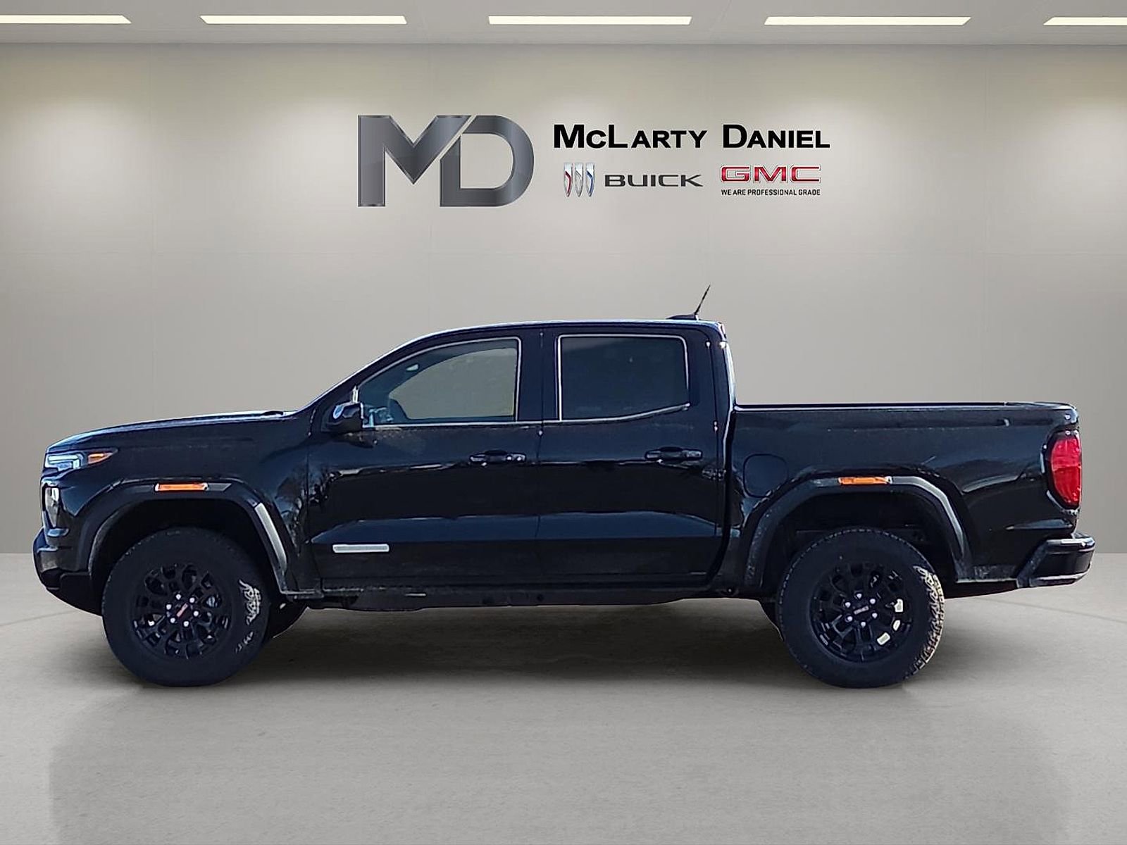 New 2026 GMC Canyon Elevation w/ Convenience Package image 3