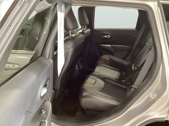Used 2019 Jeep Cherokee Latitude Plus w/ Comfort/Convenience Group AWD/4WD image 11