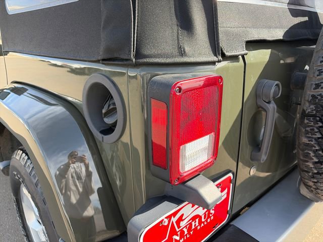 Used 2015 Jeep Wrangler Unlimited Sahara w/ Connectivity Group image 18