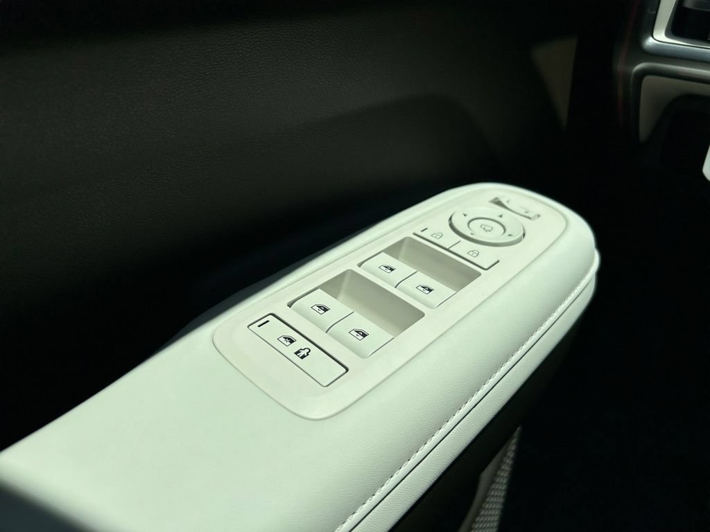New 2025 Hyundai Santa Fe Calligraphy FWD image 18