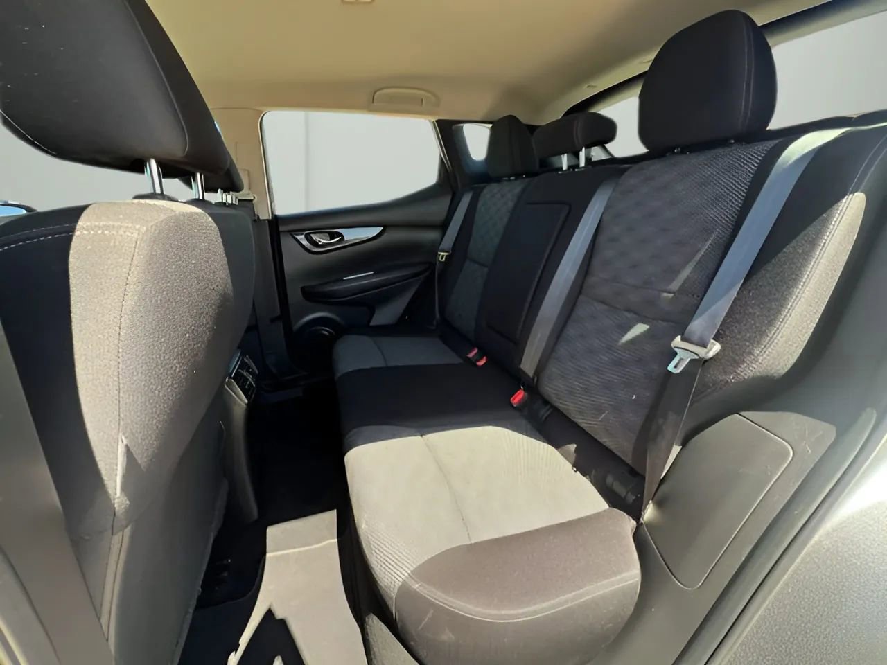 Used 2017 Nissan Rogue Sport SV w/ SV Premium Package image 12