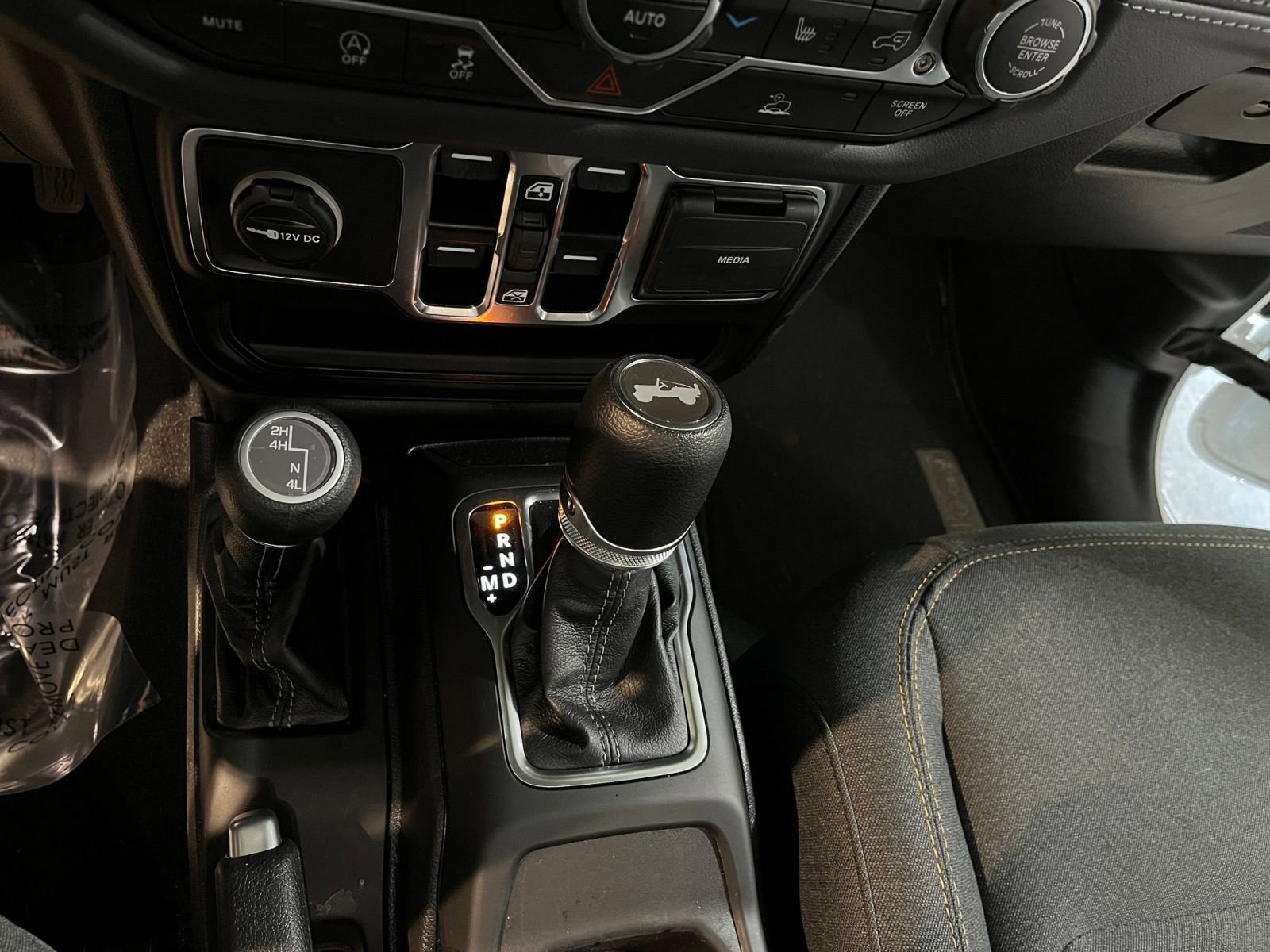 Used 2025 Jeep Wrangler Unlimited Sahara AWD/4WD image 41