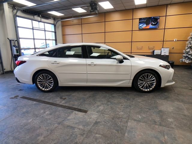 Used 2019 Toyota Avalon Limited image 8
