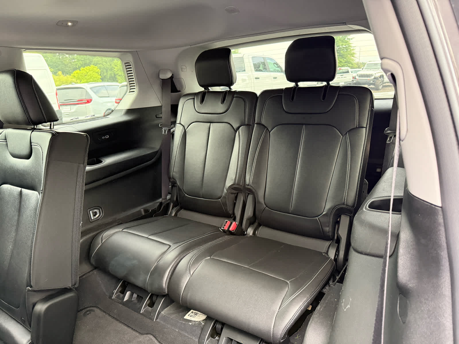 Used 2023 Jeep Grand Cherokee L Limited AWD/4WD image 29