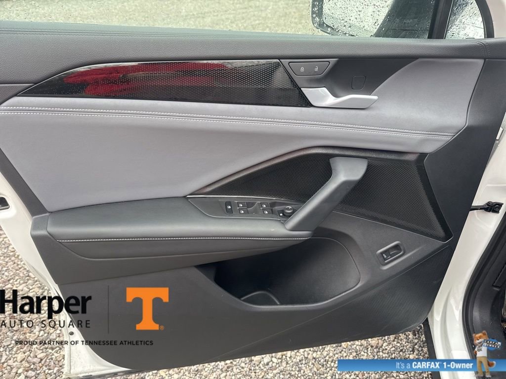 Used 2025 Volkswagen Tiguan SE R-Line image 19