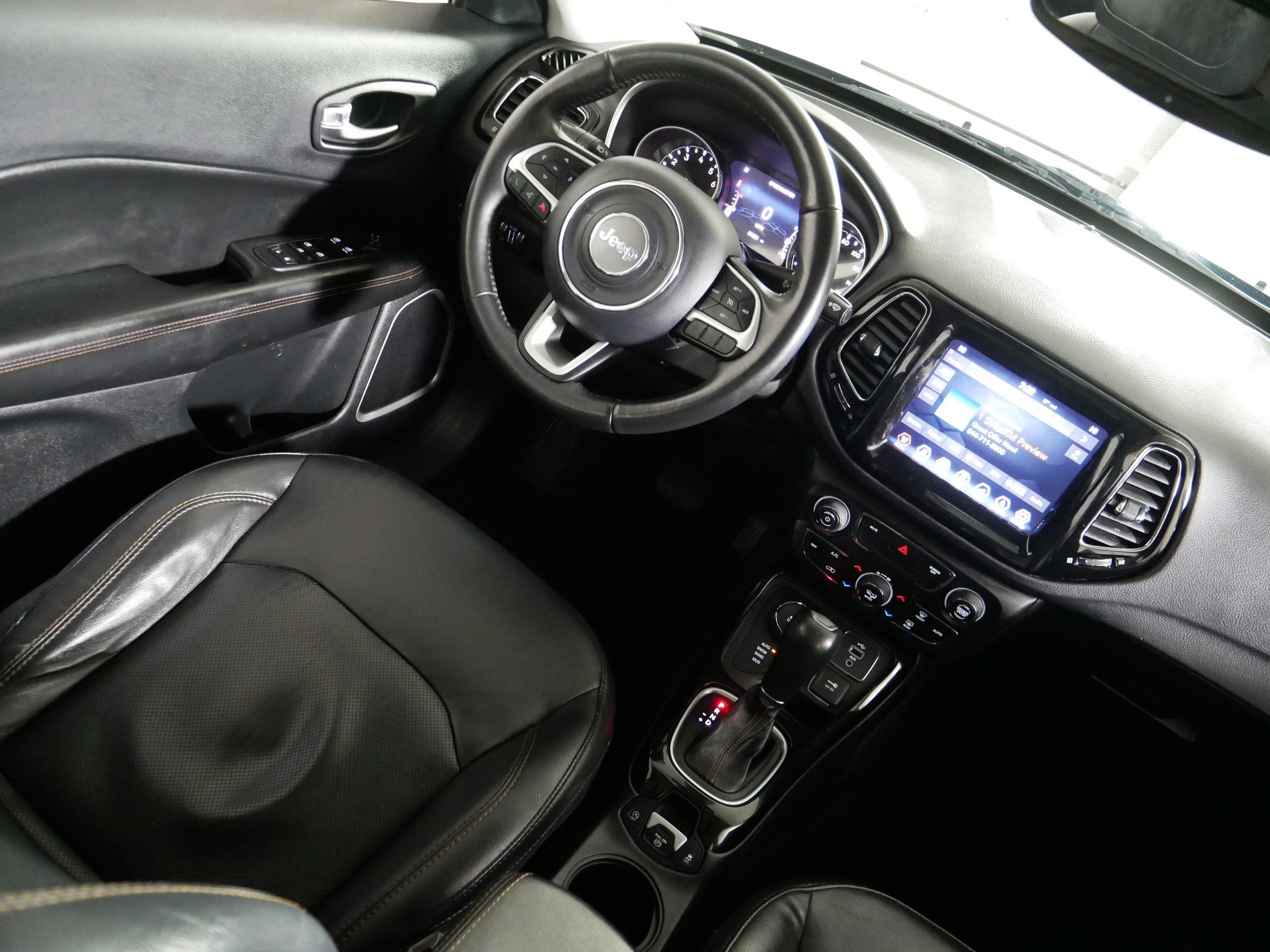Used 2018 Jeep Compass Limited AWD/4WD image 9