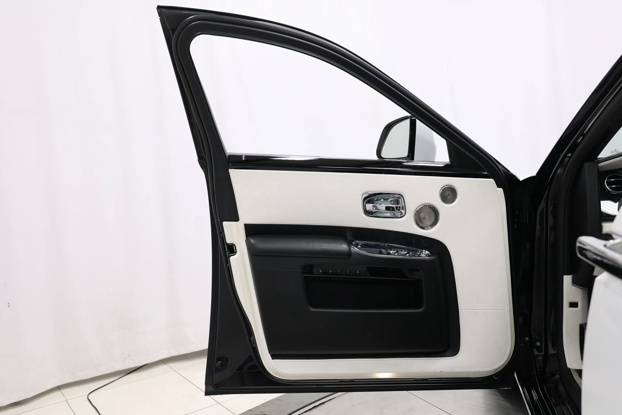 Used 2017 Rolls-Royce Ghost Series II Sedan 4D image 13