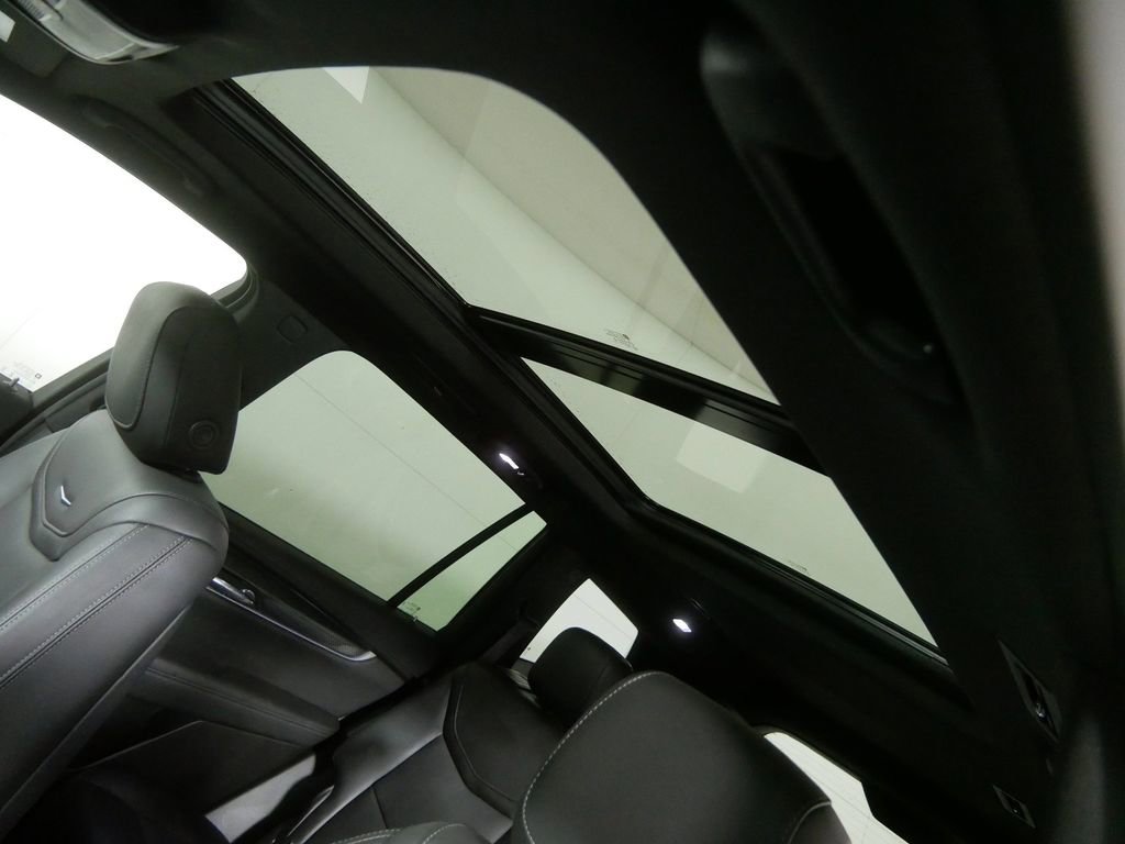 Used 2024 Cadillac XT6 Sport image 11