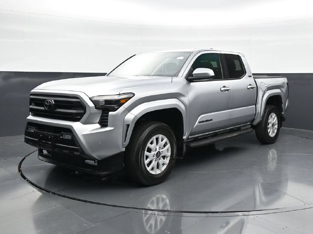 Used 2024 Toyota Tacoma SR5 AWD/4WD image 5