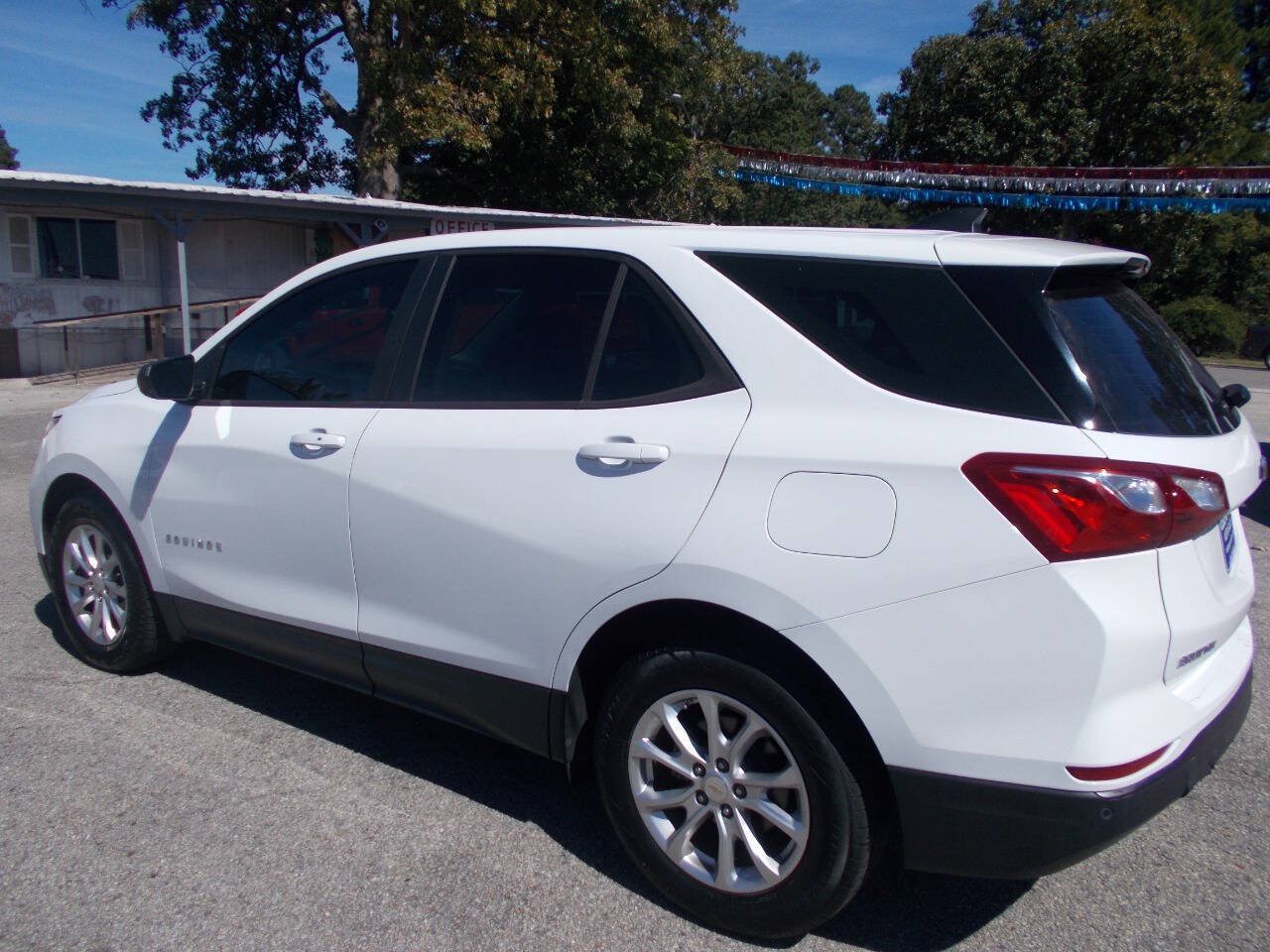 Used 2020 Chevrolet Equinox LS FWD image 17