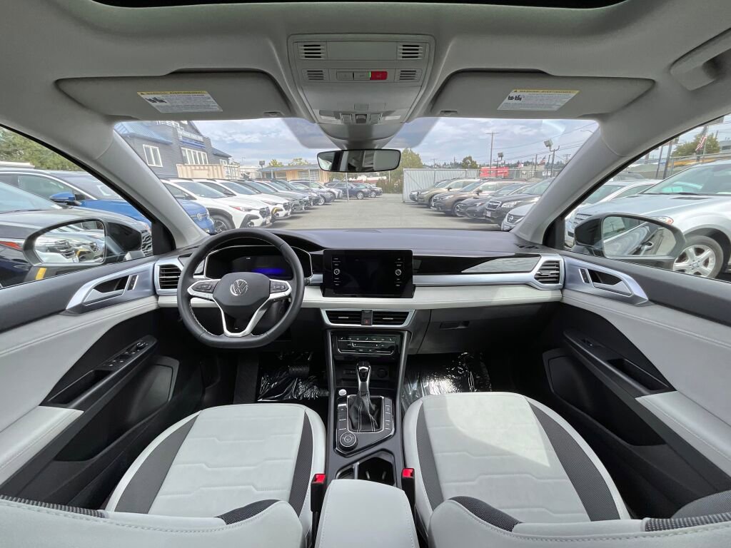 New 2025 Volkswagen Taos SE image 14