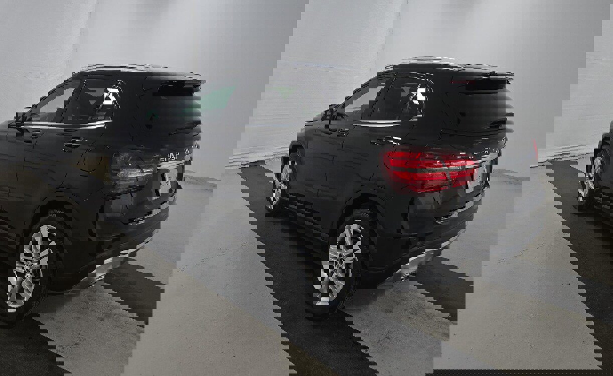 Used 2020 Mercedes-Benz GLA 250 4MATIC w/ Premium Package image 9